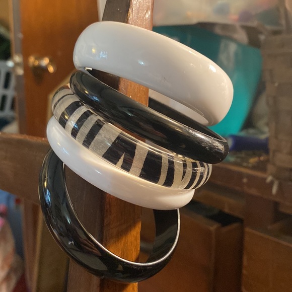 Vintage bangle bracelets🖤🤍 - Picture 7 of 9